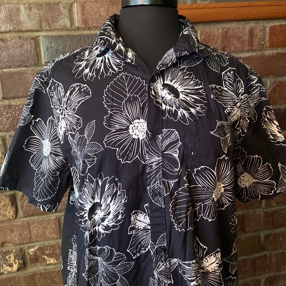 Bruno Milano modern stretch black‎ and white floral Hawaiian button up shirt